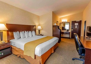 2-Star Hotel ∙ Quality Inn Arlington