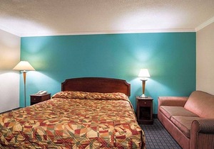 2-Star Hotel ∙ Rodeway Inn Syracuse