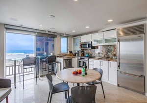 2 Story + Ocean Front + AC + Exclusive View Balcony