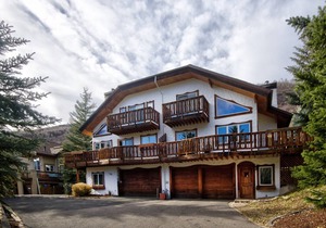 279 m² Maisonette ∙ 4 bedrooms ∙ 10 guests