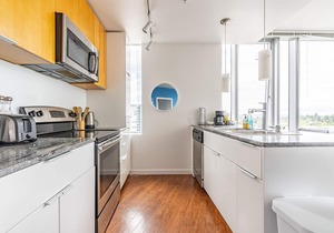 2BR | Rooftop, Pool & Gym | Bellevue | Sophari A