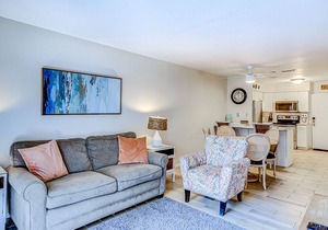 2nd-Floor Condo w/Balcony, Fast WiFi, Shared Pools, Game Room, Hot Tub, Gym, A/C