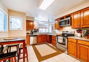 3 Bed, 2 Bath Condo. Perfect Location to Utah's Best Ski Resorts! 🚠