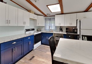 3 Bedroom 2 Bath Home in Island Club -Sleeps 8 - Parking & Pool Access - IC63