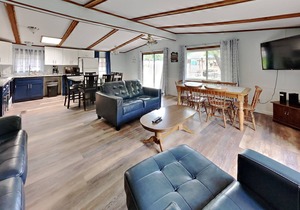 3 Bedroom 2 Bath Home in Island Club -Sleeps 8 - Parking & Pool Access - IC63
