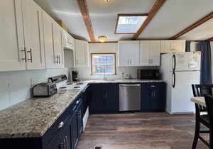 3 Bedroom 2 Bath Home in Island Club -Sleeps 8 - Parking & Pool Access - IC63