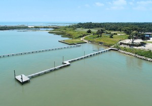 3 bedroom 2 bath nestled in the oak trees right on Copano Bay! Private Pier!