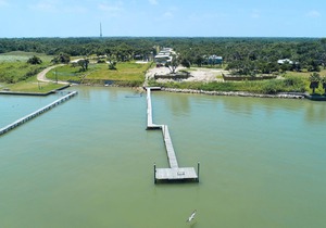 3 bedroom 2 bath nestled in the oak trees right on Copano Bay! Private Pier!