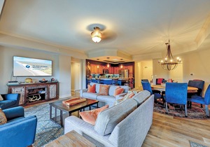 3 Bedroom/3 Bathroom Vibrant and Fun Villa - Gated Complex - Harbour Views
