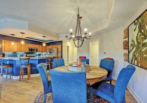 3 Bedroom/3 Bathroom Vibrant and Fun Villa - Gated Complex - Harbour Views