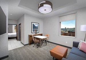 3-Star Hotel ∙ Embassy Suites By Hilton Knoxville Downtown