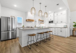 3BR, Walk to Beach, Pool Access | Mustang Royale