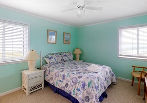 3rd-Floor Condo Overlooking the Beach w/Free WiFi, Private Balcony, Washer/Dryer