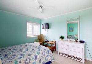 3rd-Floor Condo Overlooking the Beach w/Free WiFi, Private Balcony, Washer/Dryer