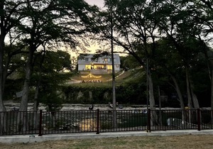 441 m² House ∙ 8 bedrooms ∙ 30 guests