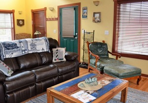 4B/3.5 Newer Roomy Home, Cozy Fireplace, Close to Town/Beach/Convention Ctr