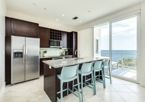 4th Floor Beachfront Condo - Elevator, Private Balcony, POOL, Lazy River & more