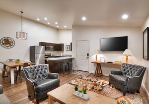 5K Top Floor Moab Redcliff Condo, POOL & HOT TUB