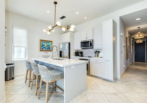 6th Floor Beachfront Condo - Elevator, Private Balcony, Resort Amenities w/POOL