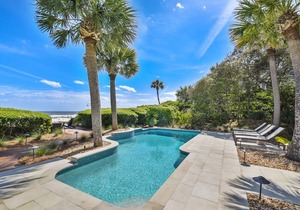 8 East Beach Lagoon Enjoy Direct Oceanfront Views & Putting Green