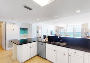 9th Floor Gulf-Front Condo w/Plenty Of Resort Amenities, Close To Dining