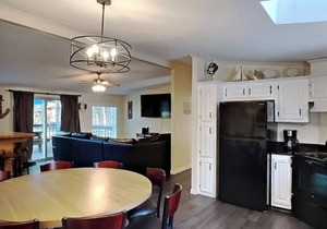 A Weekend Favorite 3 BR Home - Island Club - Sleeps 8 - IC53