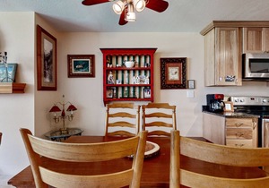 Adorable Condo in w/Shared Pool, Hot Tub, WiFi, Washer/Dryer, & Free Shuttle