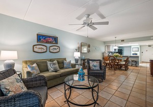 Adorable Ground Floor Condo with Heated Pool, Hot Tub, Tennis Court & Direct Beach Access!