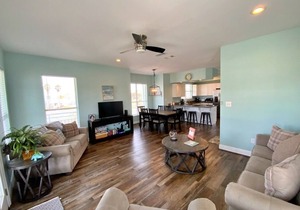 Adorable w/Views! Tennis/Pickleball/Pools