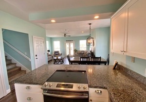 Adorable w/Views! Tennis/Pickleball/Pools