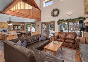 Alpine Acres Lodge by NW Comfy Cabins