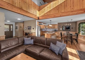 Alpine Acres Lodge by NW Comfy Cabins