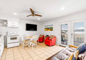 Amazing Condo w/Free WiFi, Central AC, Shared Pool, Deck, Water Views
