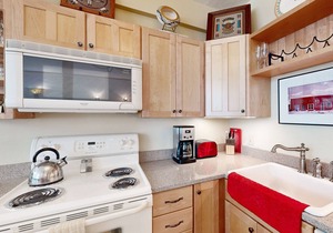 Amazing condo with river & mountain views, hot tub, & wood-burning fireplace