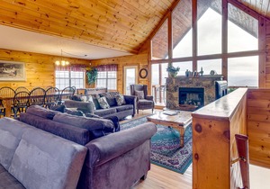 Amazing log cabin with private hot tub and sweeping mountain views