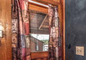 Apache Village 1, Queen Bed, Midtown, Pet Friendly, Sleeps 2