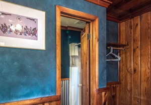 Apache Village 1, Queen Bed, Midtown, Pet Friendly, Sleeps 2