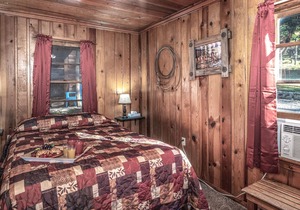 Apache Village 5, Queen Bed, Midtown, Sleeps 2