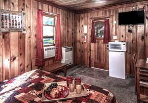 Apache Village 5, Queen Bed, Midtown, Sleeps 2