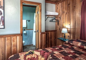 Apache Village 5, Queen Bed, Midtown, Sleeps 2