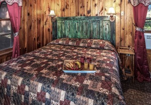 Apache Village 6, King Studio with Sleeper Sofa, Sleeps 3