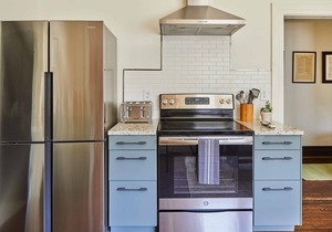 Apt2@Charles - AMAZING Outdoors, Dog-Friendly