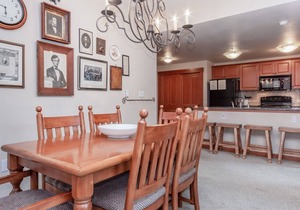 Available for Fall Getaways! Charming Condo at Grand Sierra Lodge with Shared Hot Tub and Pool!