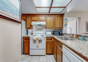 Bay-view all-suite condo with pool & fishing dock - walk to beach