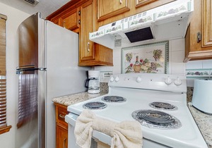 Bay-view all-suite condo with pool & fishing dock - walk to beach