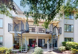 Beach escape at Springwood Villa Condos with pool & tennis - walk to beach