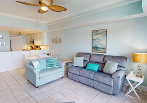 Beachfront condo w. stunning views + resort amenities.