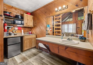 Bear Paw Cottage #5 Queen Log Bed: COZY!: Pet Friendly; 2 Adults/2 Children Max