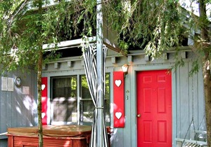Bear Paw Cottage(#4 Queen)Adorable;Hot Tub; Pet Friendly;2Adults/2 Children max