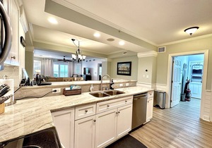 Beautiful 3 Bedroom Oceanfront Condo. Walking Distance to Everything